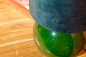 Preview: Tischleuchte Bolo grün mit Glasfuß