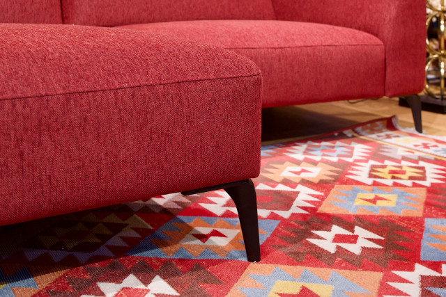 Ecksofa Highback in weinrotem Stoffbezug mit Funktions-Kopfstützen. Erhältlich im Möbelhaus Die Wäscherei - Das Möbelhaus in Hamburg.