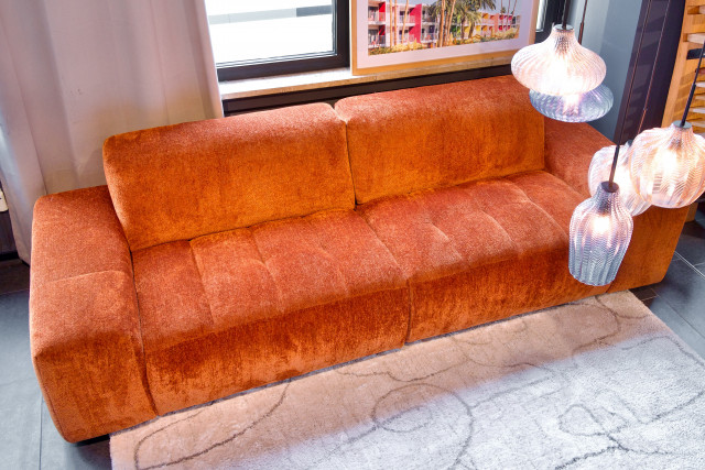 Sofa Akranes in Chenillebezug