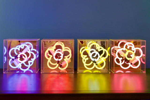 Neon-Tischleuchte Blume in 4 Farben