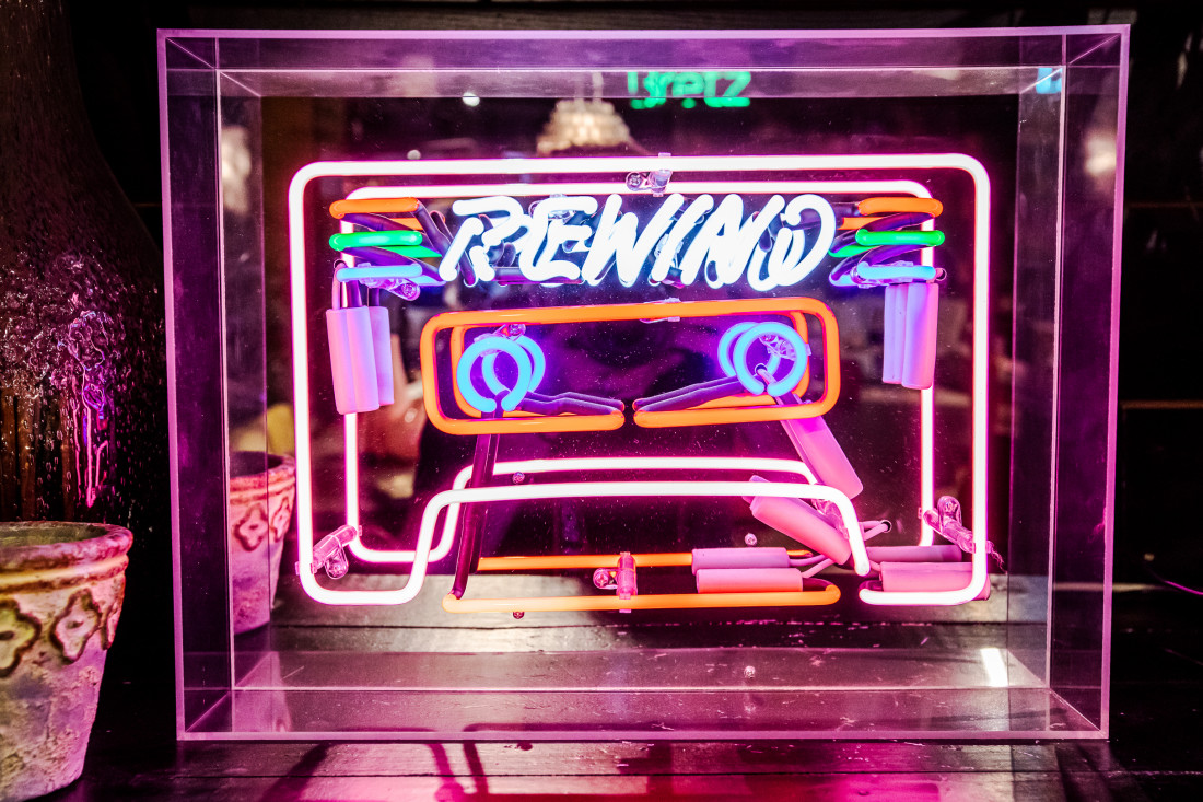 Neon-Tischleuchte Rewind
