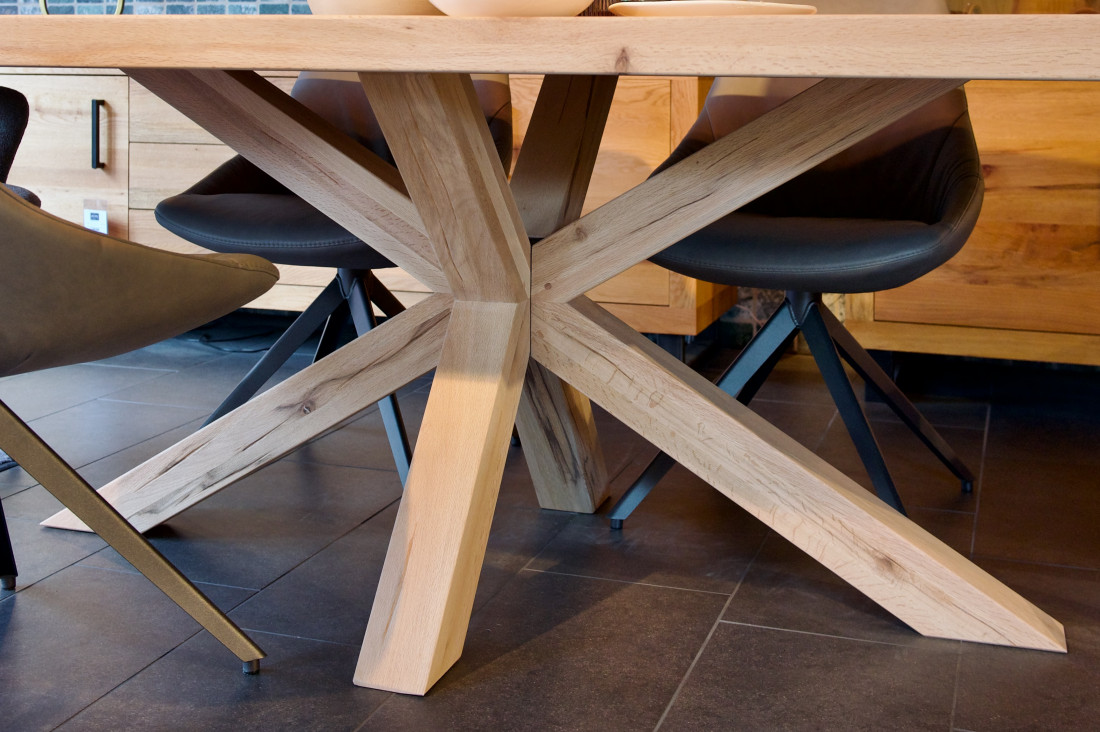 Esstisch Docks 240 cm mit Spidergestell
