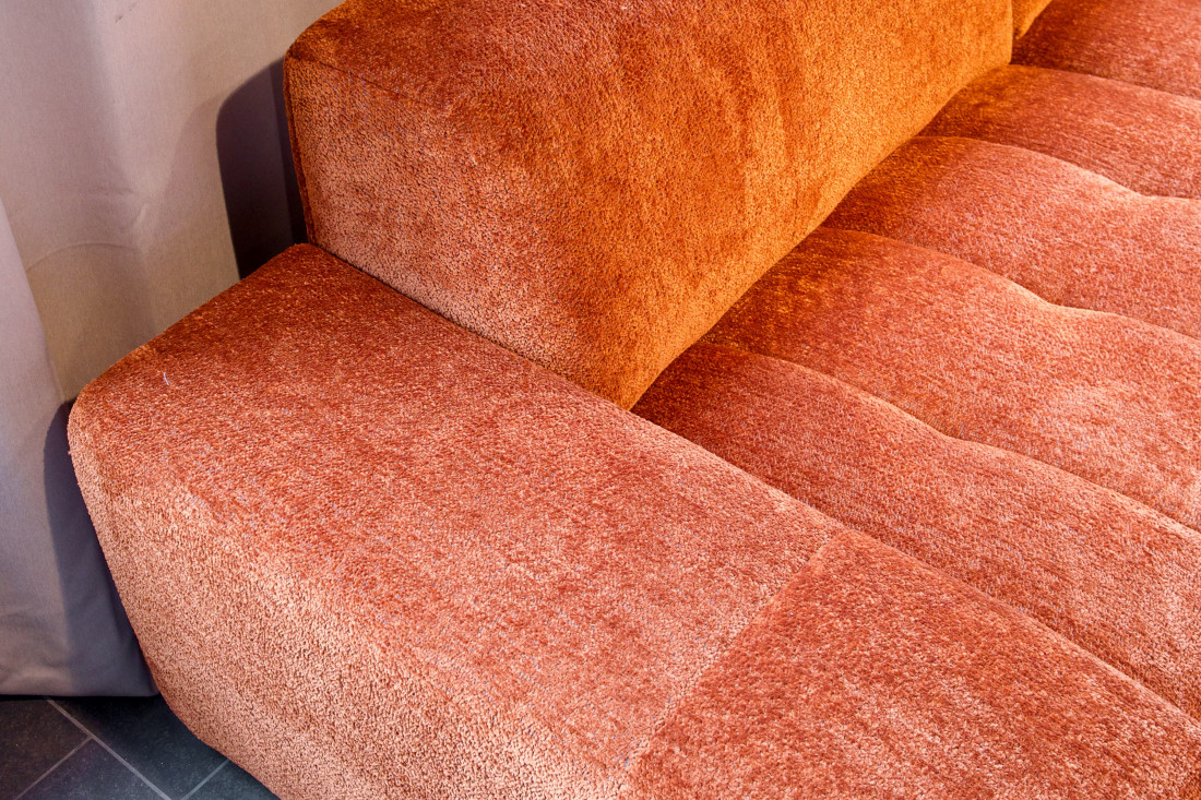 Sofa Akranes in Chenillebezug