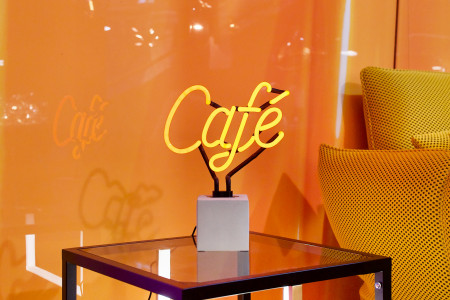 Neon-Tischleuchte Café